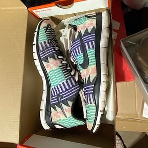 Women’s Nike Aztec printed trainer size 7.5